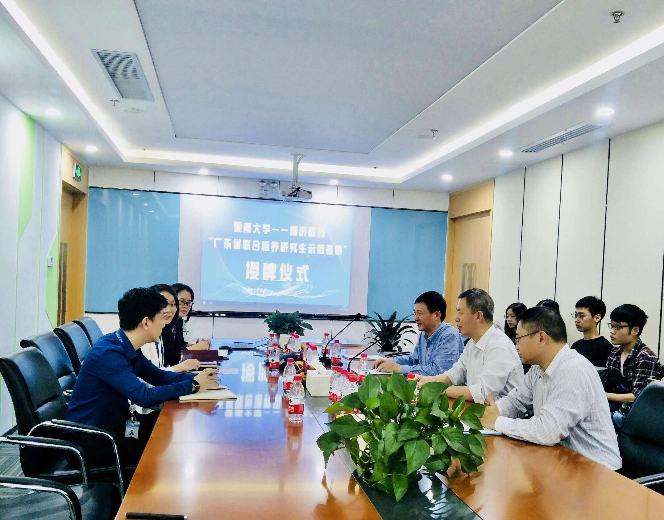 祝贺|Z6尊龙凯时医药与暨南大学堂企合作，共建省结合造就钻研生示范基地